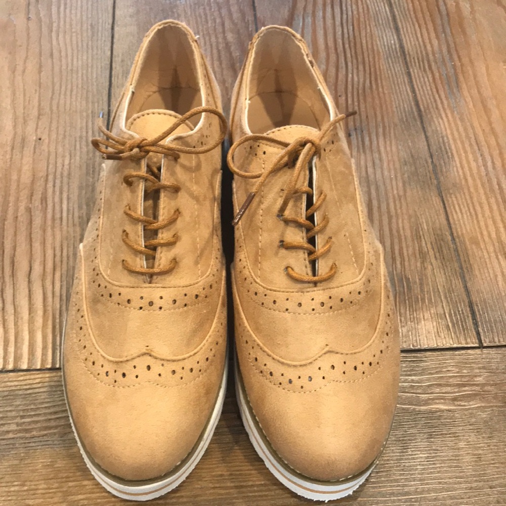New Women’s Camel Oxfords